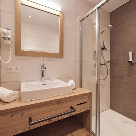 Schuetzenhof Hotel *