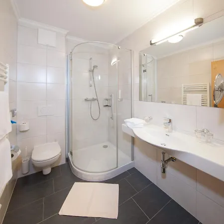 Schuetzenhof Hotel *